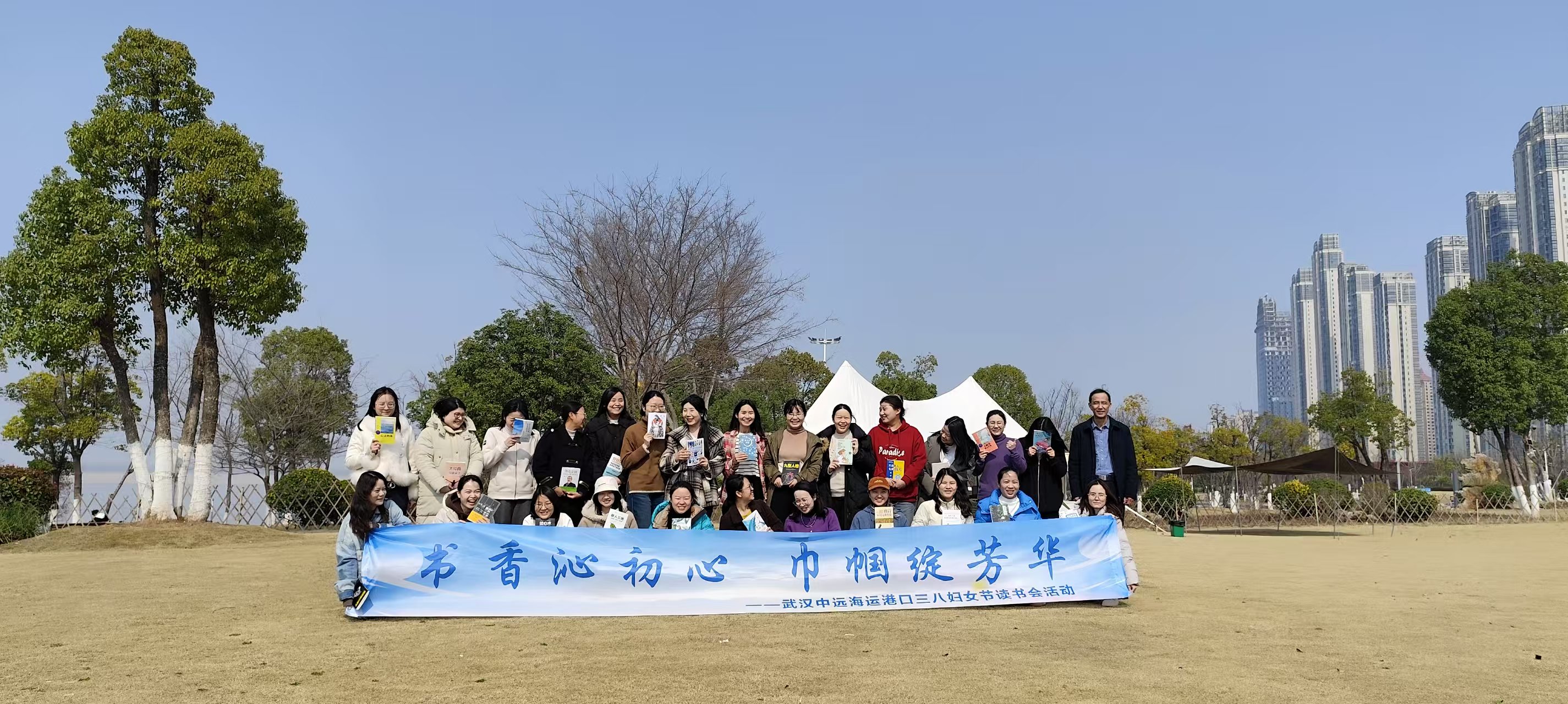 團(tuán)建拓展項(xiàng)目——水上平衡木：勇氣與協(xié)調(diào)的交響